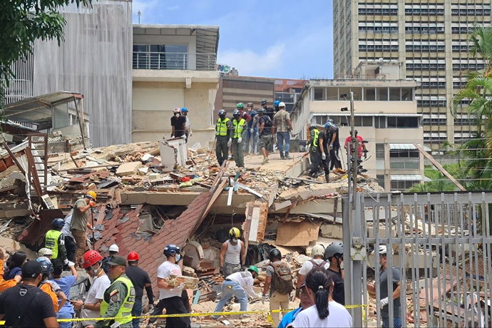 VENEZUELA, CARACAS - JUNE 26, 2026: First responders clear debris after an earthquake. According to Carlos Alvarado, Minister of the People's Power for Health, Venezuela earthquake on 24 June killed 235 people and injured over 4,300. Video grab.