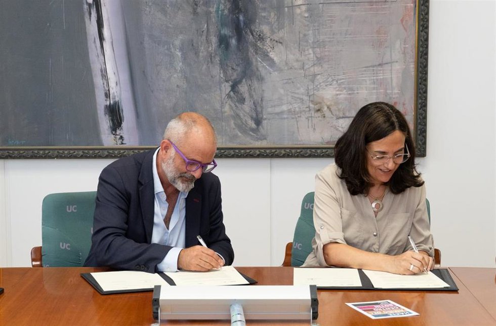 El director general de la Fundación Botín, Íñigo Sáenz de Miera, y la rectora de la UC, Conchi López