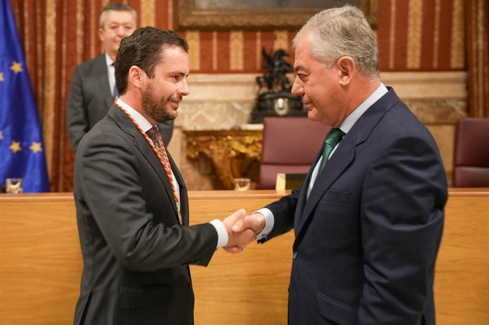 Toma de posesión del nuevo concejal del Ayuntamiento de Sevilla Fernando Mañes