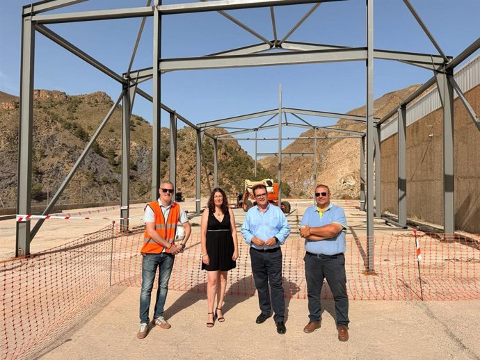 El diputado provincial Antonio Jesús Rodríguez visita las obras de la nueva nave municipal de Alboloduy (Almería), financiada a través de los Planes Provinciales.