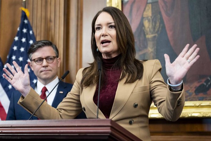 Archivo - 31 October 2025, US, Washington: US Secretary of Agriculture Brooke Rollins (R) speaks during a press conference at the US Capitol with House Speaker Mike Johnson. Photo: Michael Brochstein/ZUMA Press Wire/dpa