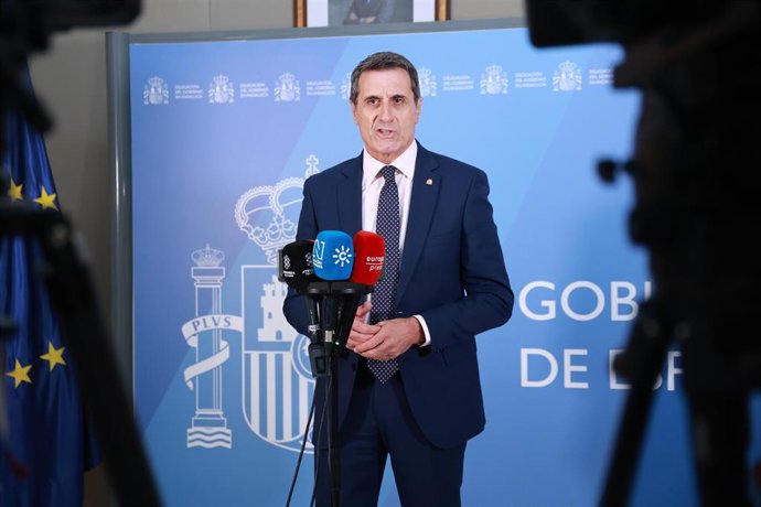 El delegado del Gobierno en Andalucía, Pedro Fernández, antes de participar, en el acto de toma de posesión del nuevo jefe superior de la Policía Nacional de Andalucía Occidental A 24 de junio de 2026 en Sevilla (Andalucía, España).