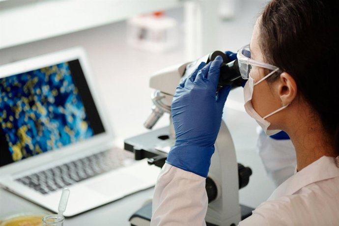 Archivo - Investigadora en imagen de archivo.