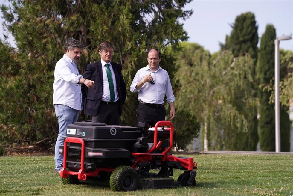 "La 'Rumba' Llega A Los Parques" Con La Experiencia De Segadoras Autónomas En El Juan Carlos I