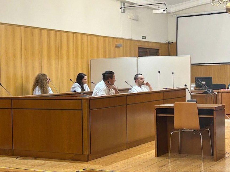 Los cuatro acusados de explotación sexual escuchan las peticiones de pena formuladas por el fiscal del caso en la Audiencia de Valladolid.