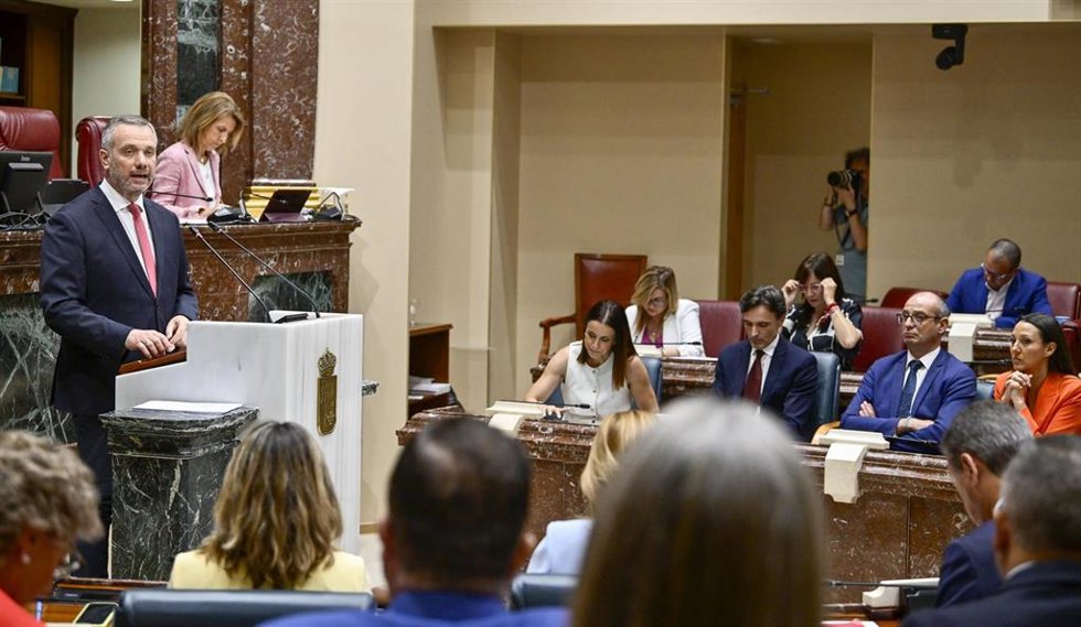 El portavoz del Grupo Parlamentario Popular en la Asamblea Regional, Joaquín Segado, interviene en la segunda sesión del Debate del Estado de la Región
