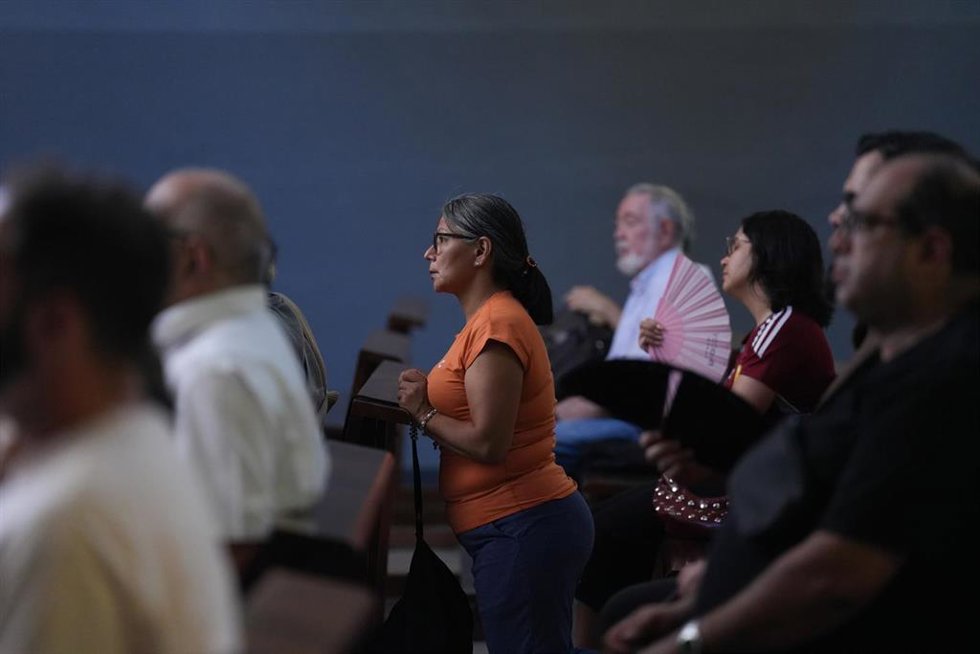 Misa y rosario por Venezuela en el Santuario de Santa Gema, a 25 de junio de 2026, en Barcelona, Catalunya (España). La comunidad de Coromotanos en Barcelona ha organizado una misa y rosario por Venezuela tras el doble terremoto de magnitud 7,2 y 7,5 en l