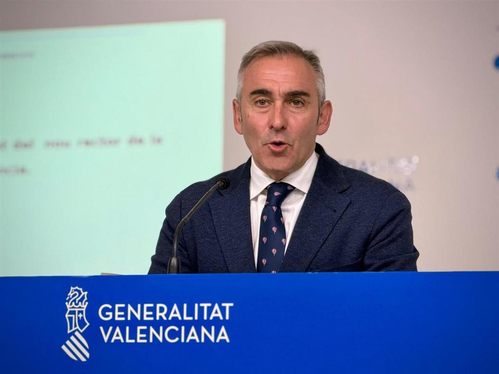 Archivo - Imagen de archivo del portavoz del Consell y conseller de Agricultura, Agua, Ganadería y Pesca, Miguel Barrachina, en rueda de prensa tras el pleno del Consell