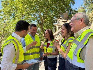 La consejera de Fomento, Articulación del Territorio y Vivienda en funciones, Rocío Díaz, durante su visita a las obras de emergencia en la comarca de la Alpujarra que se ejecutan por valor de casi 11 millones de euros.
