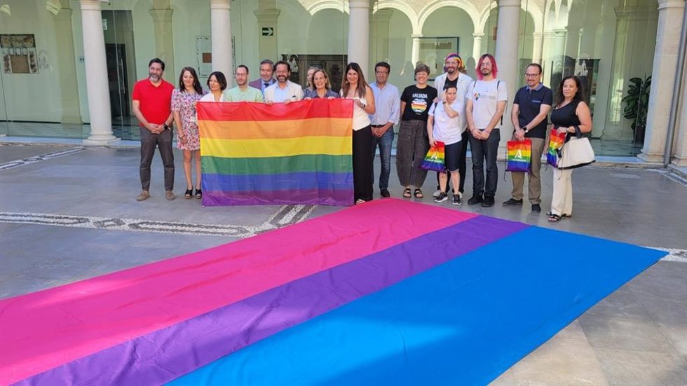 Acto de lectura de la Declaración Institucional de la Junta con motivo del Día Internacional del Orgullo LGTBI.