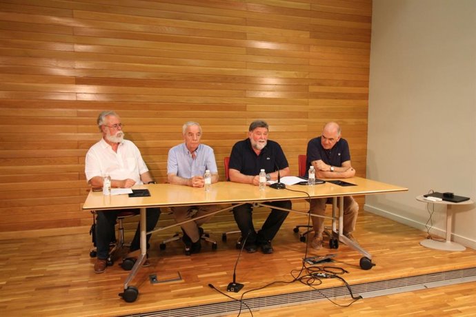 El presidente de ARPROVI, Juan Carlos Sancha, con otros miembros de la agrupación