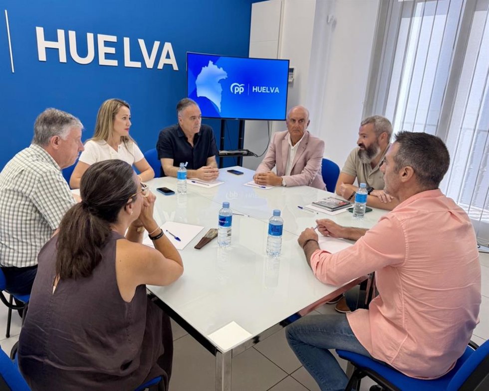 Reunión entre representantes del PP de Huelva y del sindicato de prisiones 'Tu Abandono Me Puede Matar' TAMPM,.