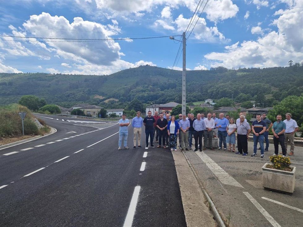 Acto institucional en la carretera AS-219.