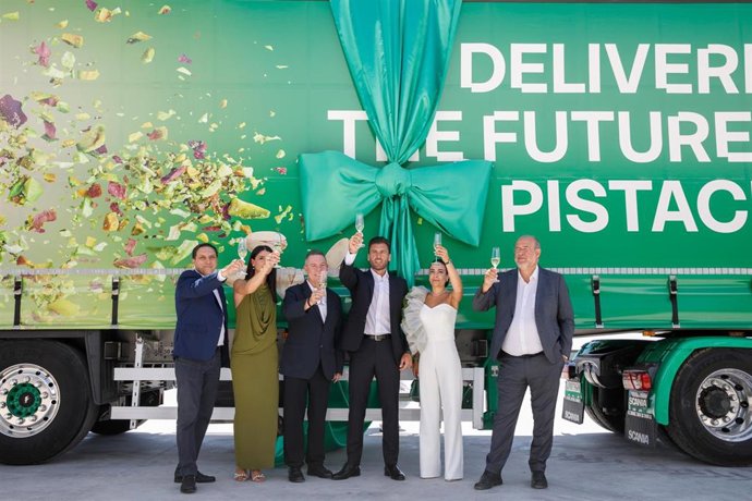 Inauguración de la planta de procesado de pistacho Agróptimum de Villanueva de la Jara (Cuenca).