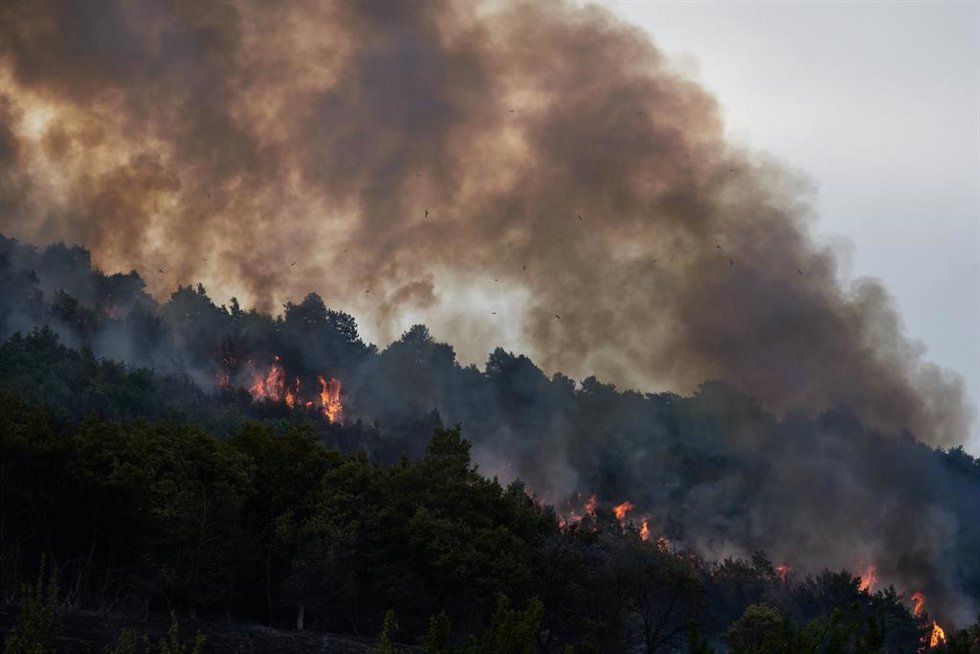 Vista del fuego, a 25 de junio de 2026, en Ezcabarte, Navarra (España)