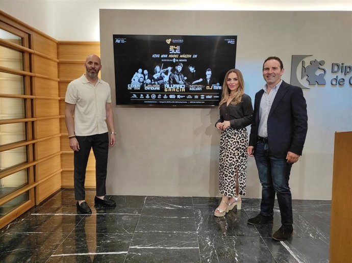 La delegada de Turismo de Diputación, Narci Ruiz; el delegado de Turismo de la Junta, Eduardo Lucena, y el responsable del evento, Antonio López, en la presentación de Enamoriles Festival.