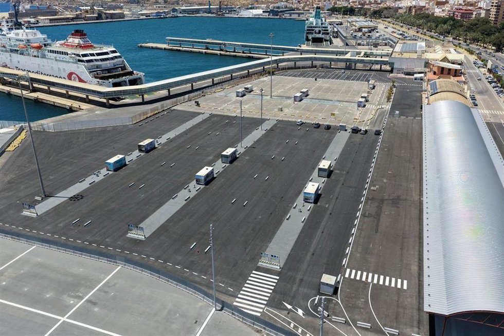 Parking del Muelle de Ribera I del Puerto de Almería, donde se ubicará la planta fotovoltaica.