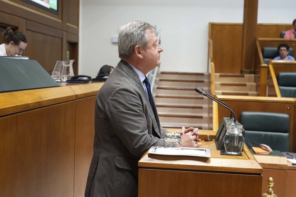 El consejero de Seguridad del Gobierno Vasco, Bingen Zupiria, en pleno