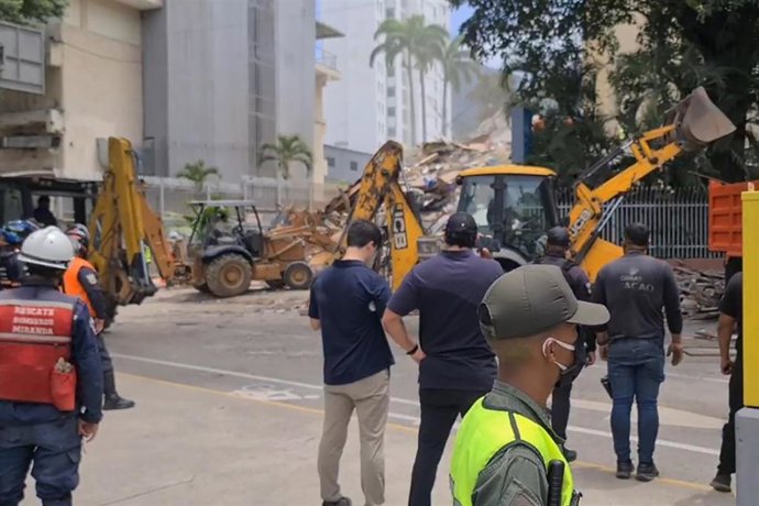Imagen de archivo de las labores de búsqueda y rescate en una calle de Venezuela tras los terremotos.