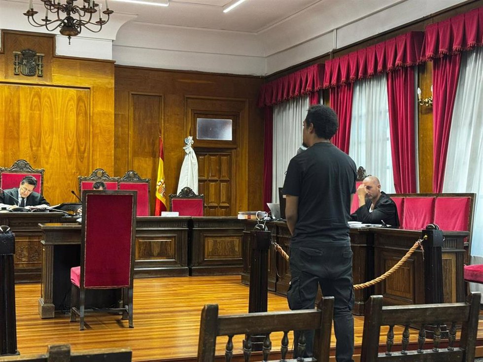El acusado de agredir sexualmente a otro hombre en O Barco de Valdeorras comparece en juicio en la Audiencia Provincial de Ourense