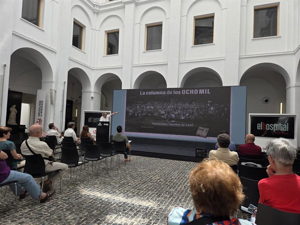 La exposición ‘La Columna de los 8.000’ recala en el Hospital Centro Vivo de Badajoz.