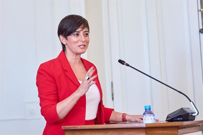 La ministra de Vivienda y Agenda Urbana, Isabel Rodríguez, durante el seminario de la Asociación de Periodistas de Información Económica (APIE), en la Universidad Internacional Menéndez Pelayo (UIMP).
