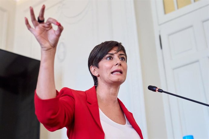 La ministra de Vivienda y Agenda Urbana, Isabel Rodríguez, en el seminario de la Asociación de Periodistas de Información Económica (APIE), en la Universidad Internacional Menéndez Pelayo (UIMP), a 26 de junio de 2026, en Santander, Cantabria (España).
