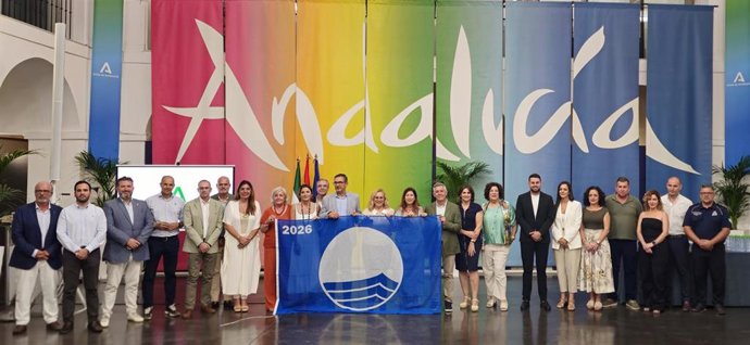 La directora general de Promoción y Fomento del Turismo y la Hostelería, Gemma del Corral, preside la entrega de las Banderas Azules 2026.