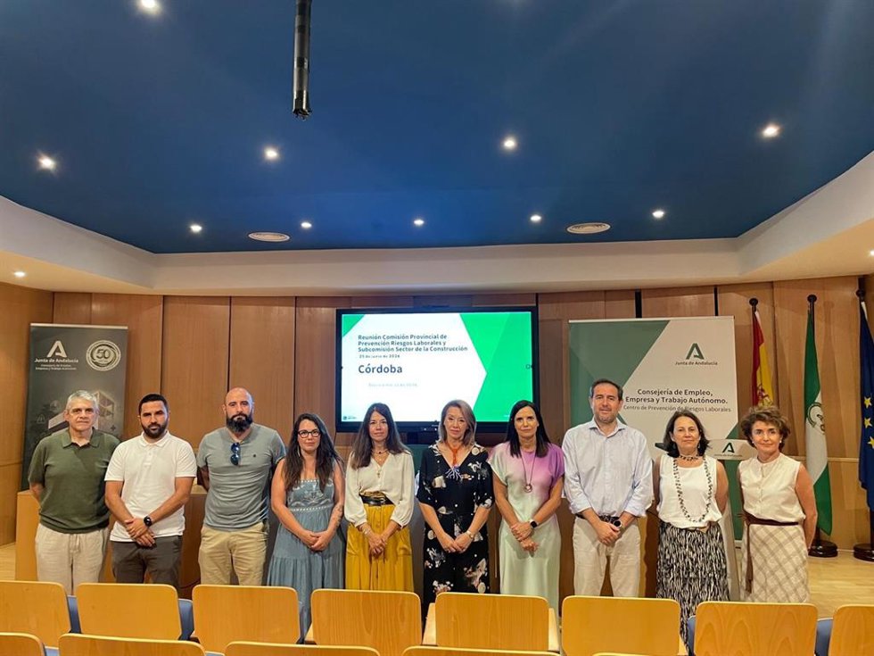 Gálvez (4ª dcha.), en la reunión de la Comisión Provincial de Prevención de Riesgos Laborales.