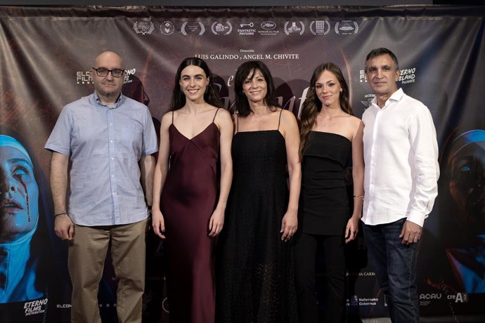 Los directores de la película, Ángel M. Chivite y Luis Galindo, junto con las actrices protagonistas Ana Álvarez, María Mercado y Nahia Bergasa.