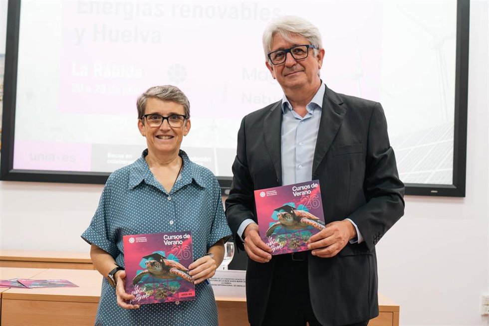 La directora de la sede de La Rábida de la UNIA, María de la O Barroso, y el director de Magnon Green Energy, José Antonio Agüera.