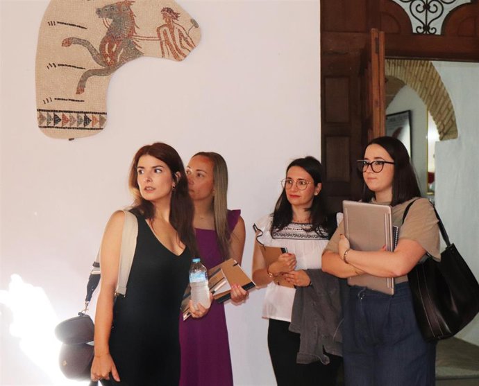 Imagen de estudiantes de los cursos de la UPO en Carmona.