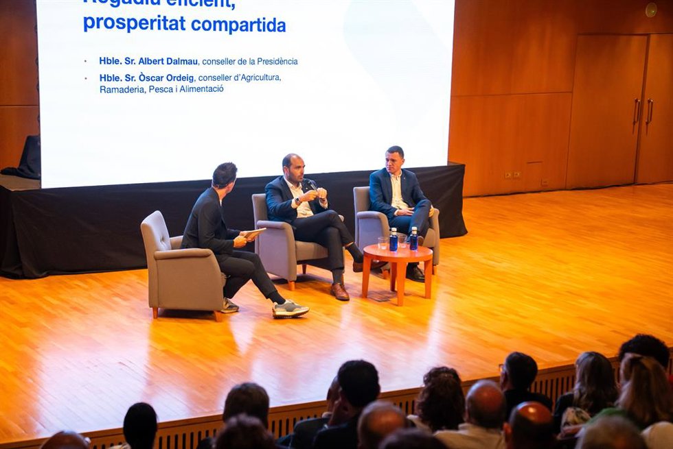 El conseller de Agricultura de la Generalitat, Òscar Ordeig, junto al conseller de la Presidencia, Albert Dalmau, este viernes en Lleida.