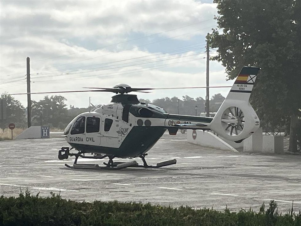 Aterrizaje del helicóptero de la Guardia Civil.