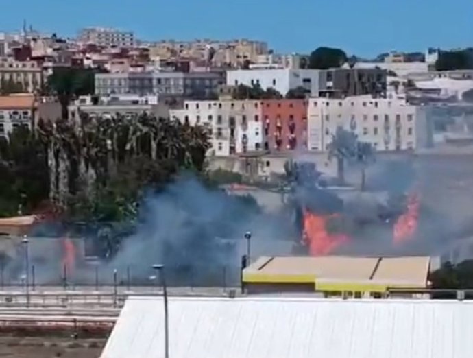 Detenidos en Melilla dos padres "por dar una paliza" a un testigo que retuvo a sus hijas tras provocar un incendio.