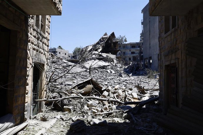 Restos de locales y viviendas en Nabatiyé, en el sur de Líbano, tras ataques de Israel