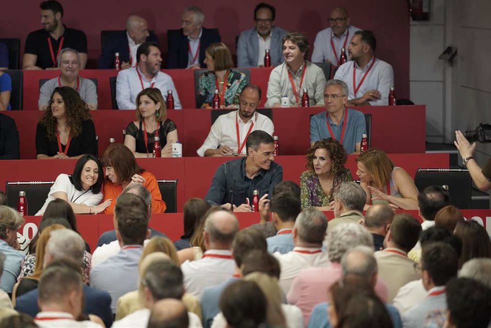 Archivo - La secretaria de Organización del PSOE, Rebeca Torró, la presidenta del PSOE, Cristina Narbona, el secretario general del PSOE y presidente del Gobierno, Pedro Sánchez,durante la reunión del Comité Federal del PSOE 5 de julio de 2025, en Madrid 