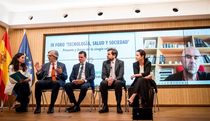 Expertos piden desarrollar programas oficiales de certificación de profesionales en cirugía robótica