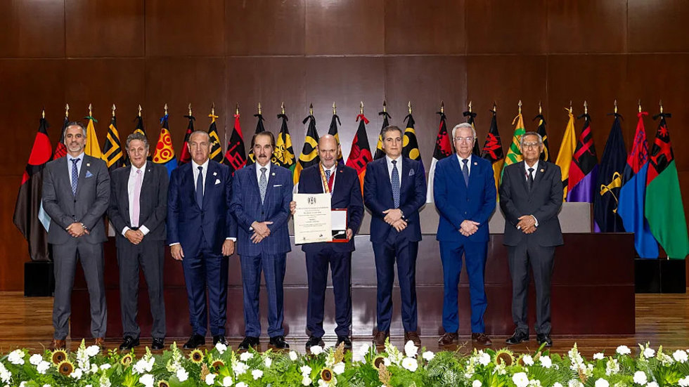 Rafael Louzán (RFEF) recibe la medalla Ciencia y Libertad de la Universidad Autónoma de Guadalajara