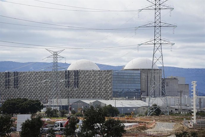 Archivo - Vista de la central nuclear de Almaraz, a 16 de febrero de 2026, en Navalmoral de la Mata, Cáceres, Extremadura (España).