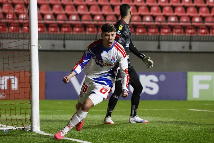 Futbol, Union La Calera vs Universidad de Chile. Fecha 1, Copa Chile 2026. El jugador de Universidad de Chile Agustin Arce celebra tras marcar un gol contra Union La Calera durante el partido de la Copa Chile disputado en el estadio nicolas Chahuan de La