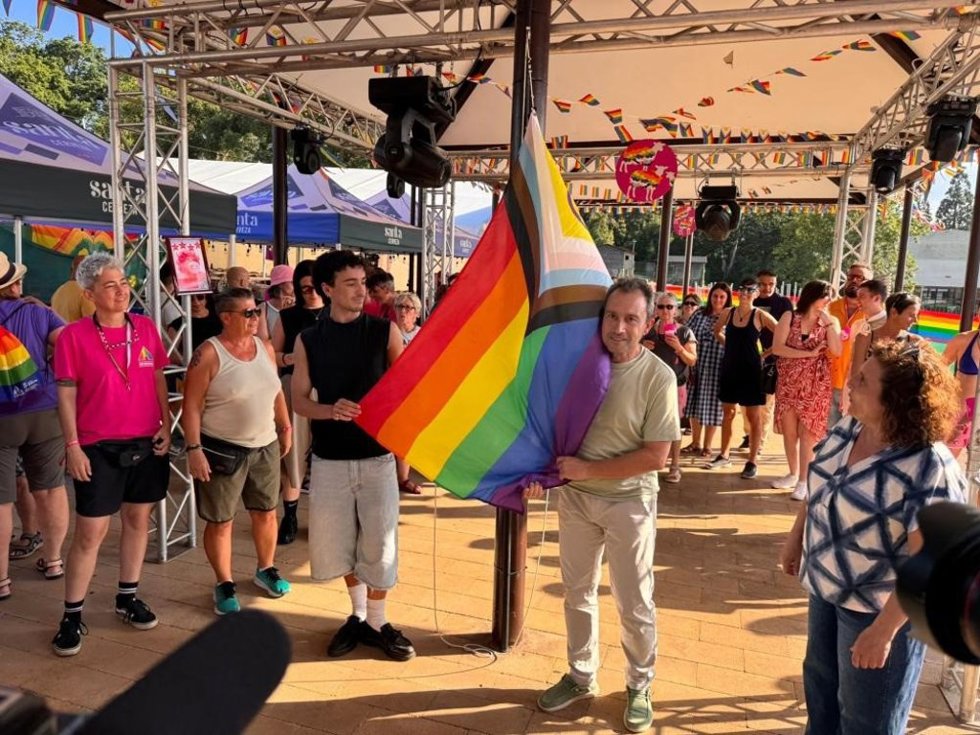 Zapico confía en que la ley LGTBI de Asturias sea una realidad este otoño