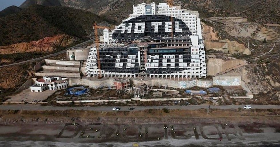 Archivo - El hotel de El Algarrobico, en Carboneras (Almería), en imagen de archivo. 