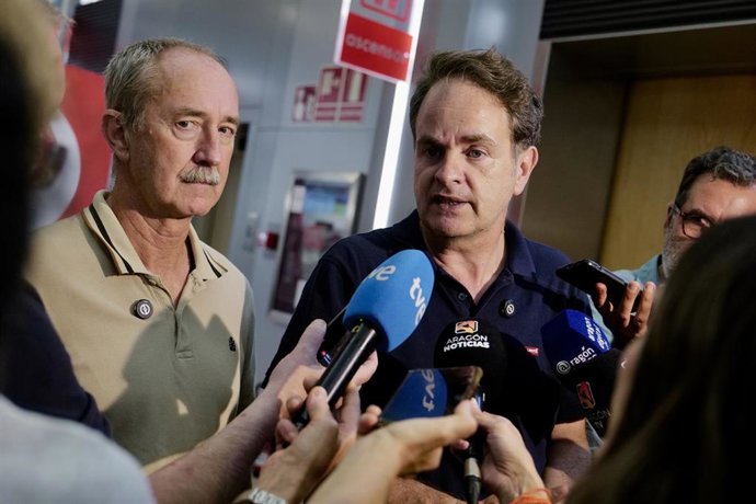 El director general de Interior y Emergencias, Miguel Ángel Clavero, y el consejero de Hacienda, Interior y Administración Pública, Roberto Bermúdez de Castro.