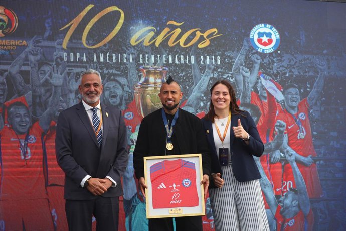 Futbol, Homenaje ganadores  Copa America Centenario 2016 Ceremonia de homenaje de la Federacion de Futbol de Chile a los ganadores de la Copa America Centenario 2016 realizado en el Complejo Deportivo Juan Pinto Duran de Santiago,