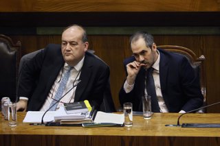 Valparaiso, 23 de junio 2026 El exministro de Hacienda Nicolas Grau, junto al abogado Patricio Zapata en la sesion de la Camara de Diputados, donde se realiza la Acusacion Constitucional en su contra Sebastian Cisternas/Aton Chile