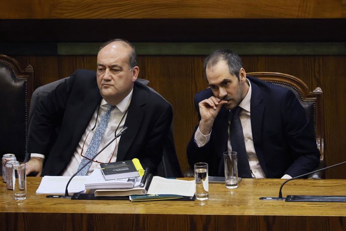 Valparaiso, 23 de junio 2026 El exministro de Hacienda Nicolas Grau, junto al abogado Patricio Zapata en la sesion de la Camara de Diputados, donde se realiza la Acusacion Constitucional en su contra Sebastian Cisternas/Aton Chile