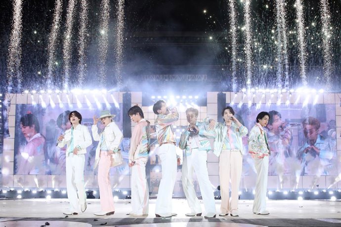 Archivo - 10 March 2022, South Korea, Seoul: BTS team performs at a live in-person concert at Jamsil Olympic Park in southern Seoul. Photo: -/YNA/dpa