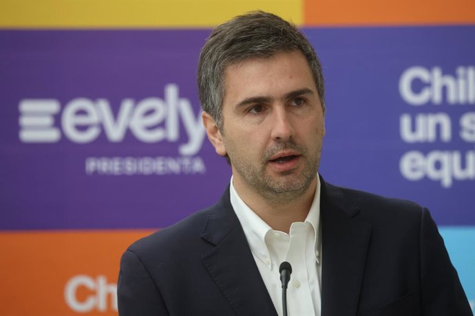 Santiago, 02 de Septiembre de 2025.   Los Voceros del comando de la candidata Evelyn Matthei, Diego Paulsen y Guillermo Ramírez, realizanpunto de prensa tras la reunión semanal de su comité político.   Diego Martin /Aton Chile