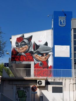 Moratalaz invita a descubrir su treintena de murales en un paseo por el distrito para poner en valor el arte urbano